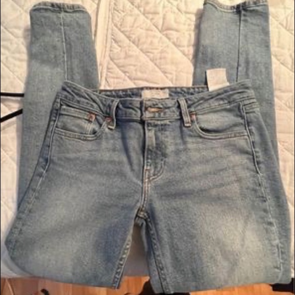Ladies Levi’s 711 skinny “ size w29/L30 jeans denim distressed blue